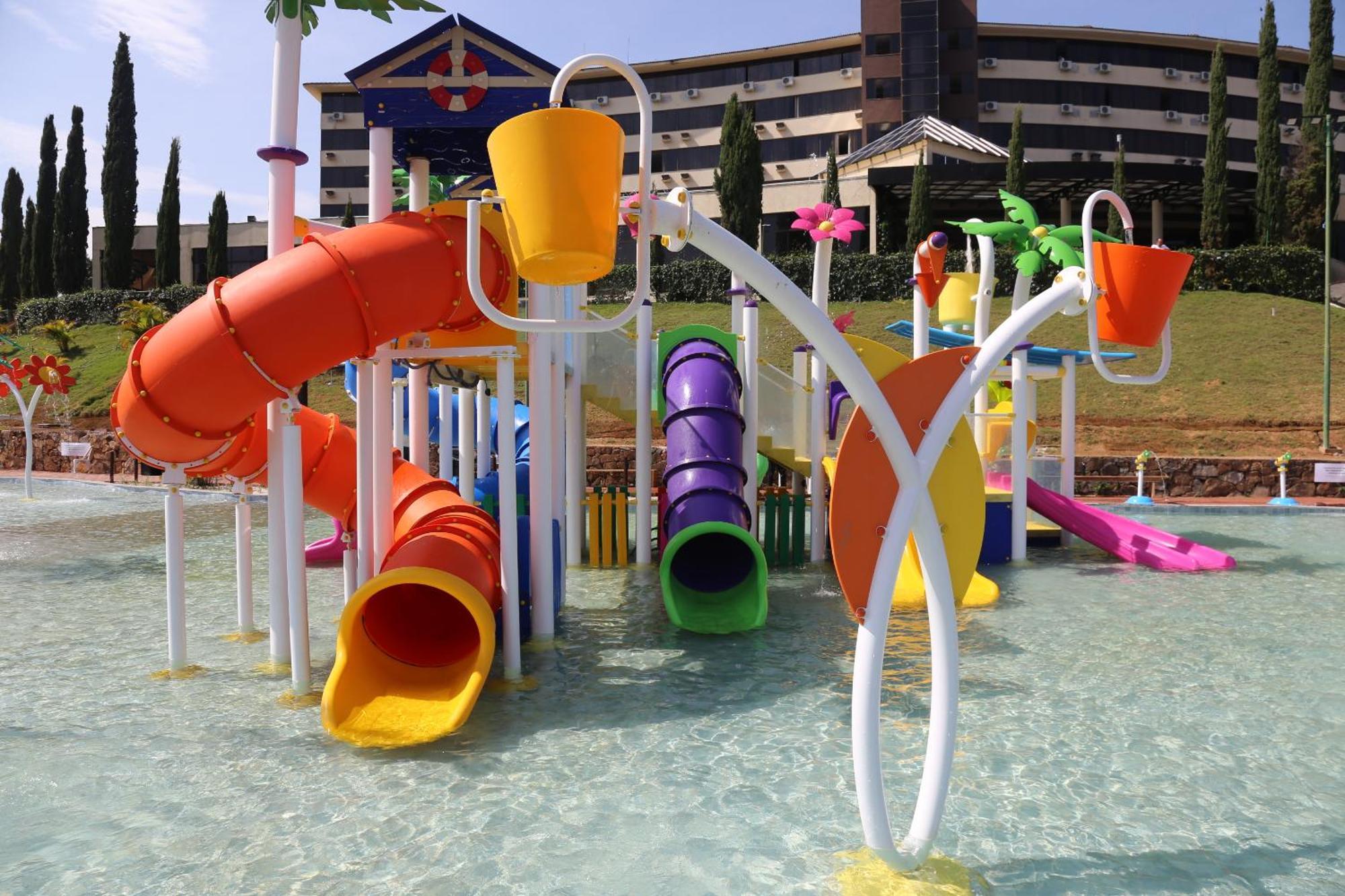 Hotel Golden Park All Inclusive Pocos De Caldas By Nacional Inn Exteriör bild A water playground at a hotel