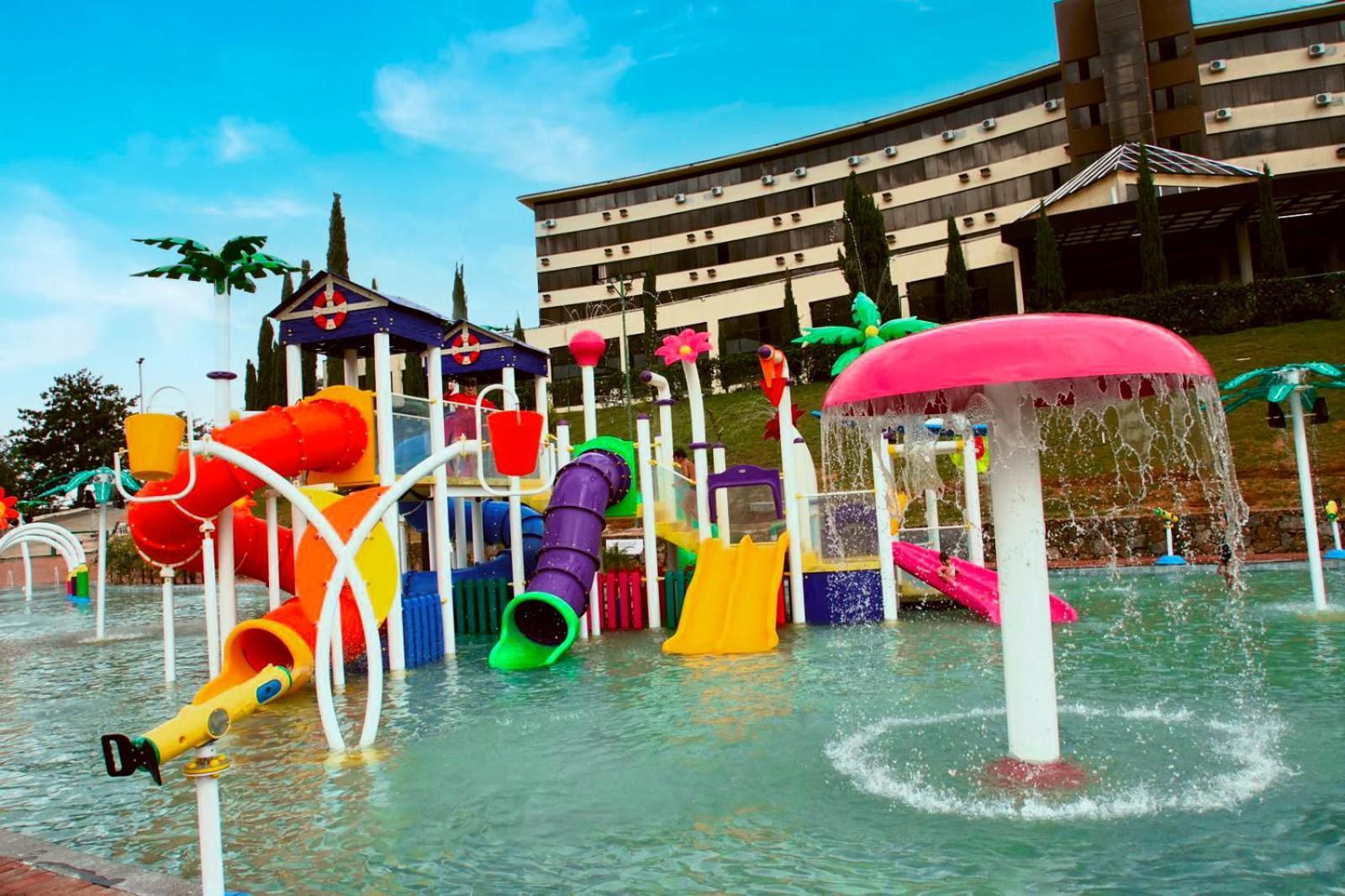 Hotel Golden Park All Inclusive Pocos De Caldas By Nacional Inn Exteriör bild Water park at the hotel