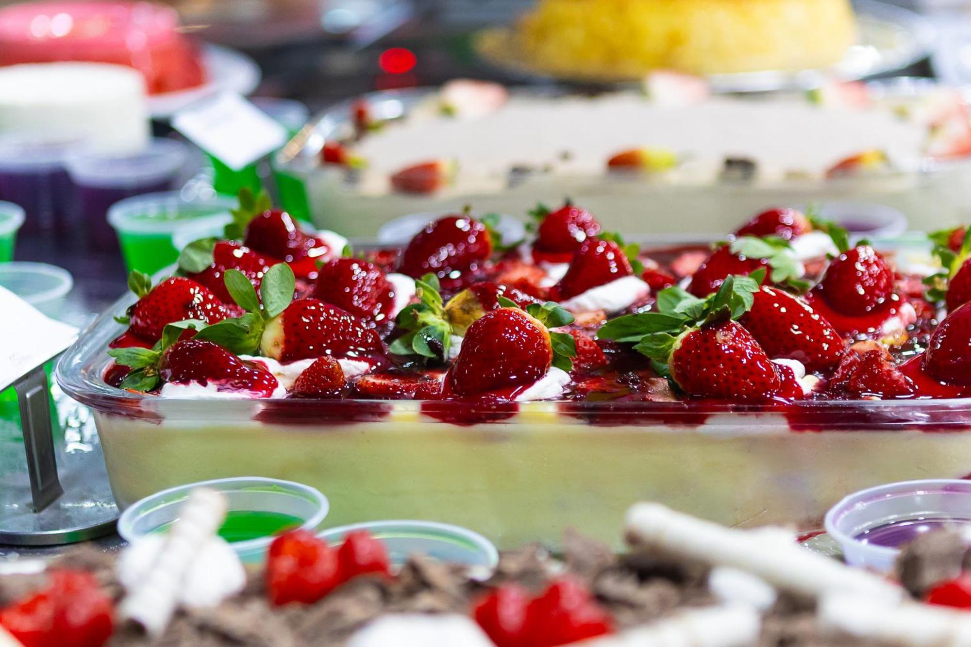 Hotel Golden Park All Inclusive Pocos De Caldas By Nacional Inn Exteriör bild A strawberry parfait
