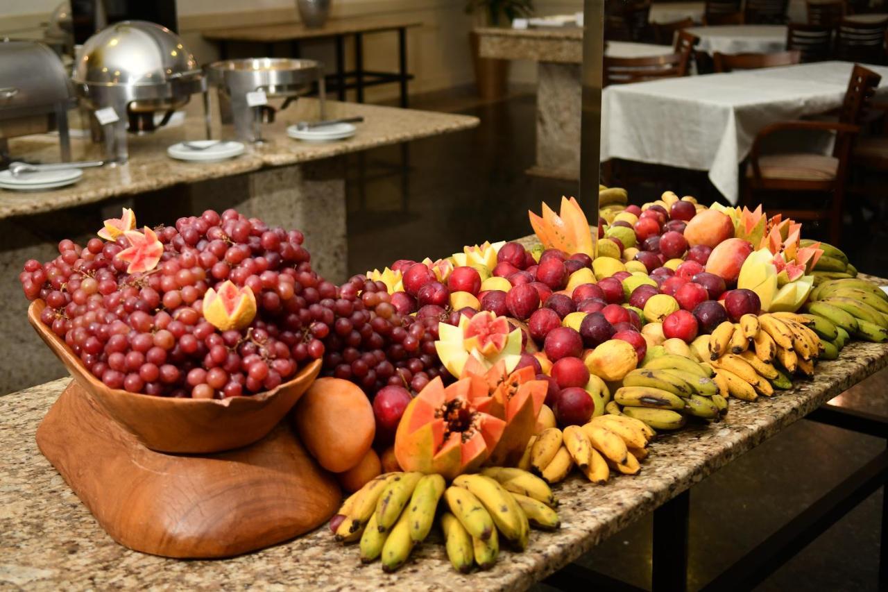 Hotel Golden Park All Inclusive Pocos De Caldas By Nacional Inn Exteriör bild Fruit display